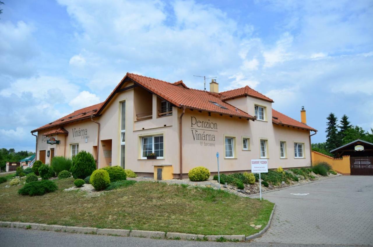 Penzion Vinarna U Hroznu Hotel เวเซลิ นาด โมราวู ภายนอก รูปภาพ