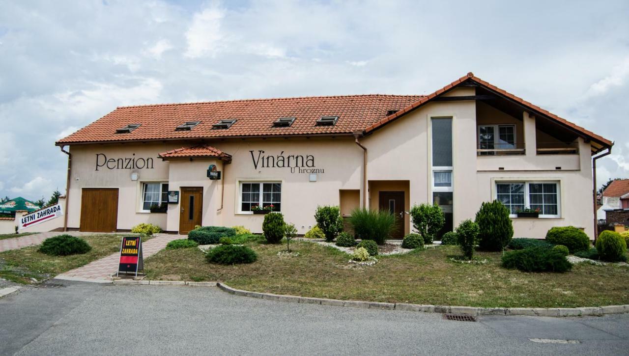 Penzion Vinarna U Hroznu Hotel เวเซลิ นาด โมราวู ภายนอก รูปภาพ