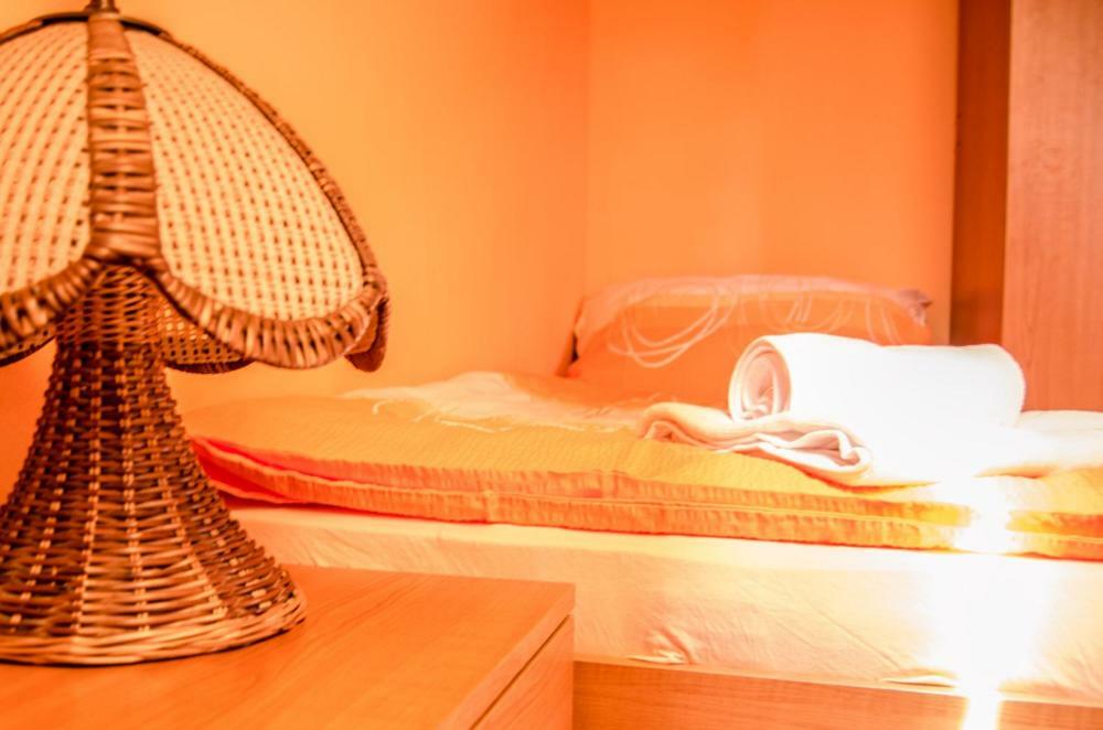 Penzion Vinarna U Hroznu Hotel เวเซลิ นาด โมราวู ภายนอก รูปภาพ